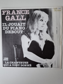 France Gall - Il jouet du piano debout
