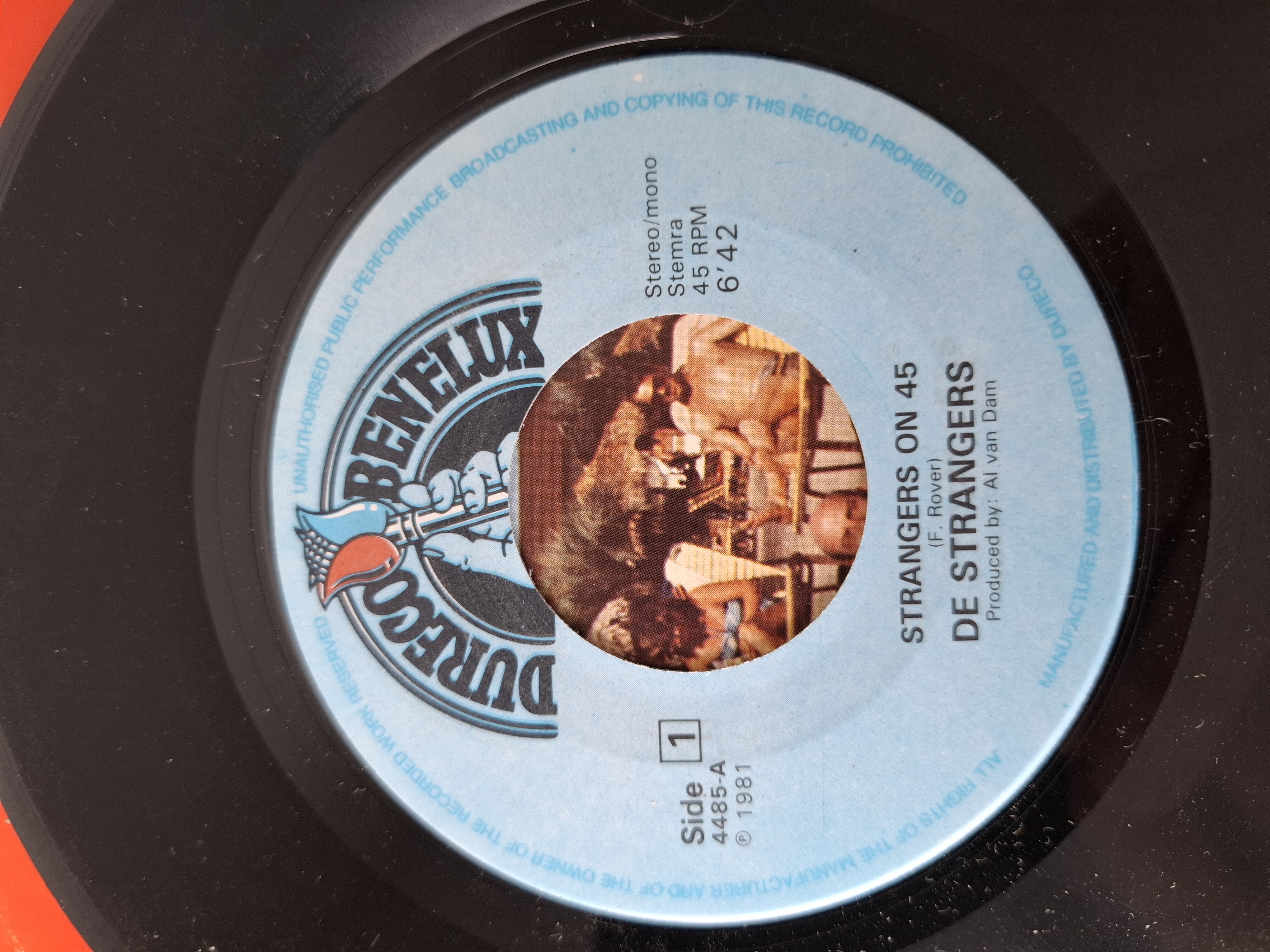 De Strangers - Strangers on 45