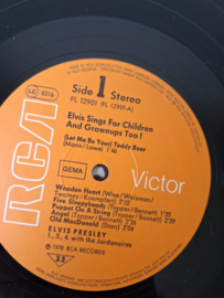 Elvis Presley - Sings for children and grownups too !