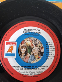 Vader Abraham en de vrouwen van het Nederlands elftal - Ze zijn toch om te zoenen