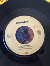 Drukwerk - Loflied op Dora