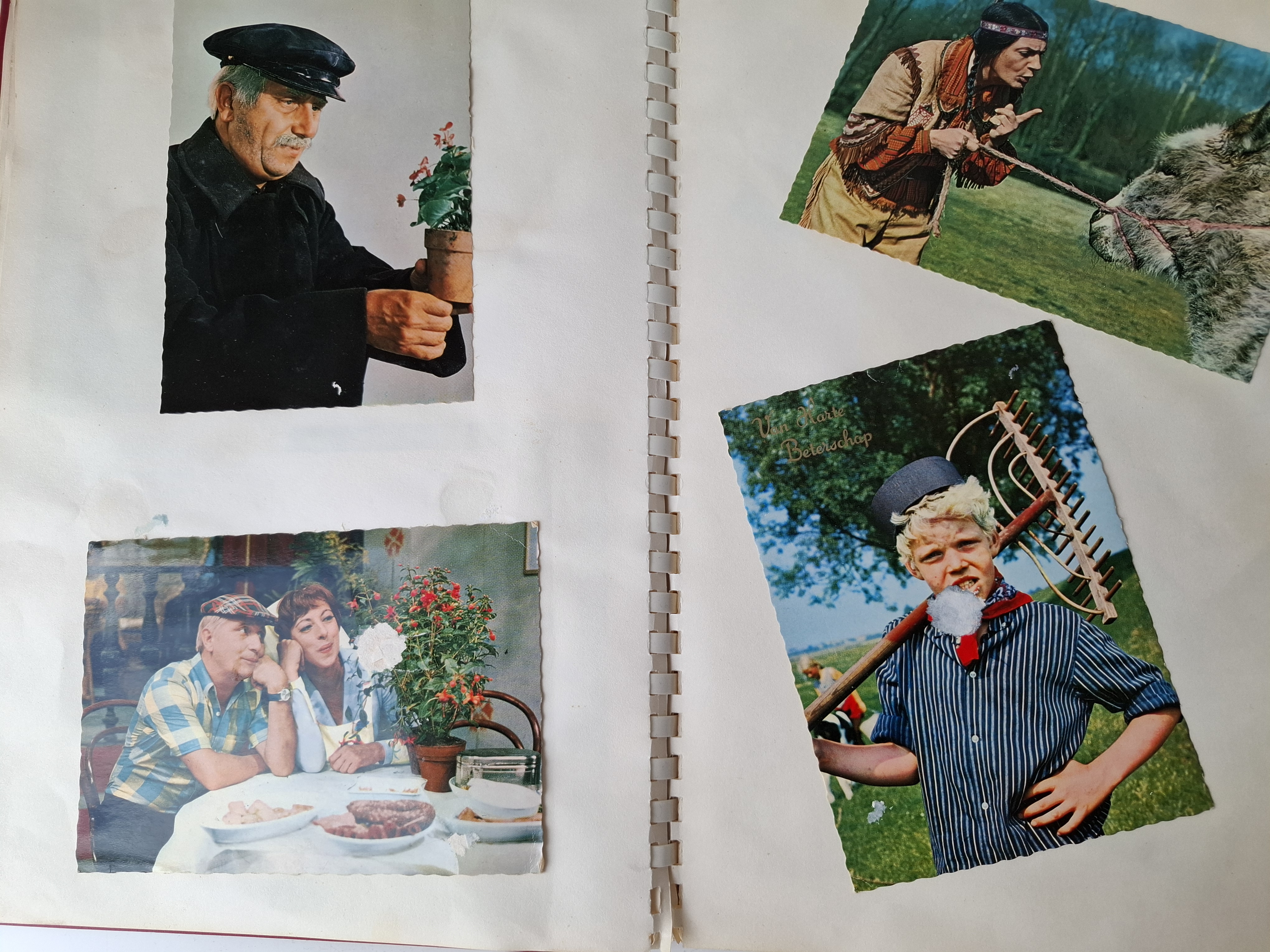 Boek met 154 ansichtkaarten