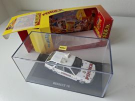 Pinder Circus- Renault 18
