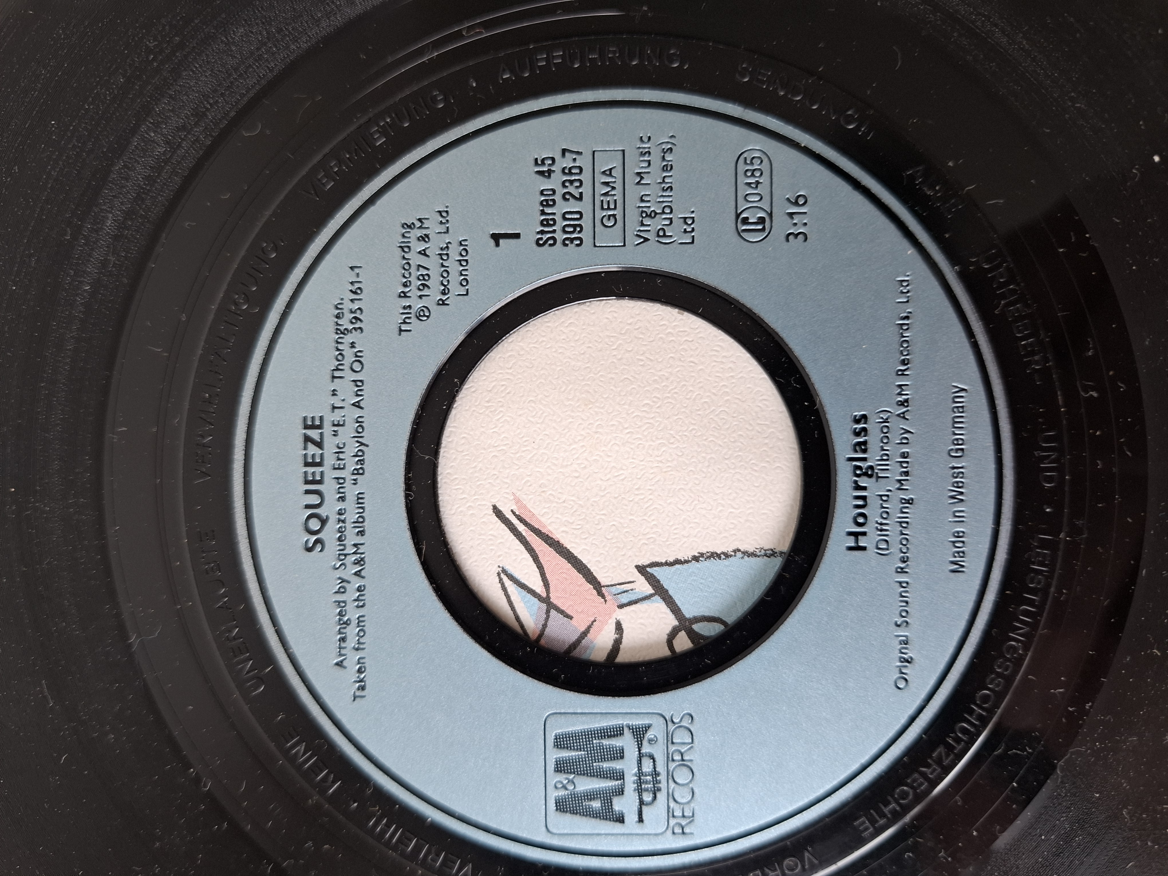 Squeeze - Hourglass