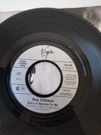 Roy Orbison - She's a mystery to me