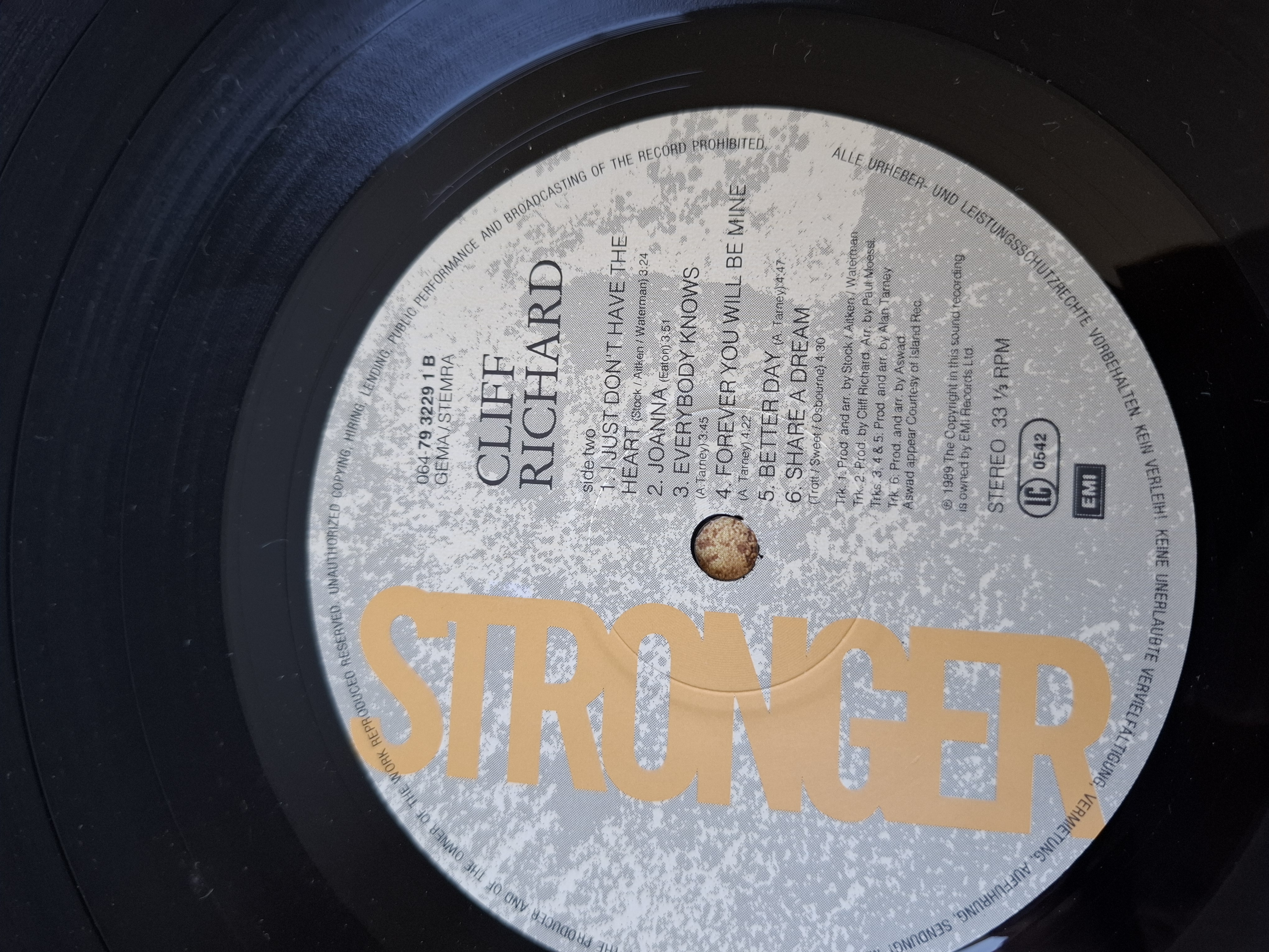 Cliff Richard - Stronger