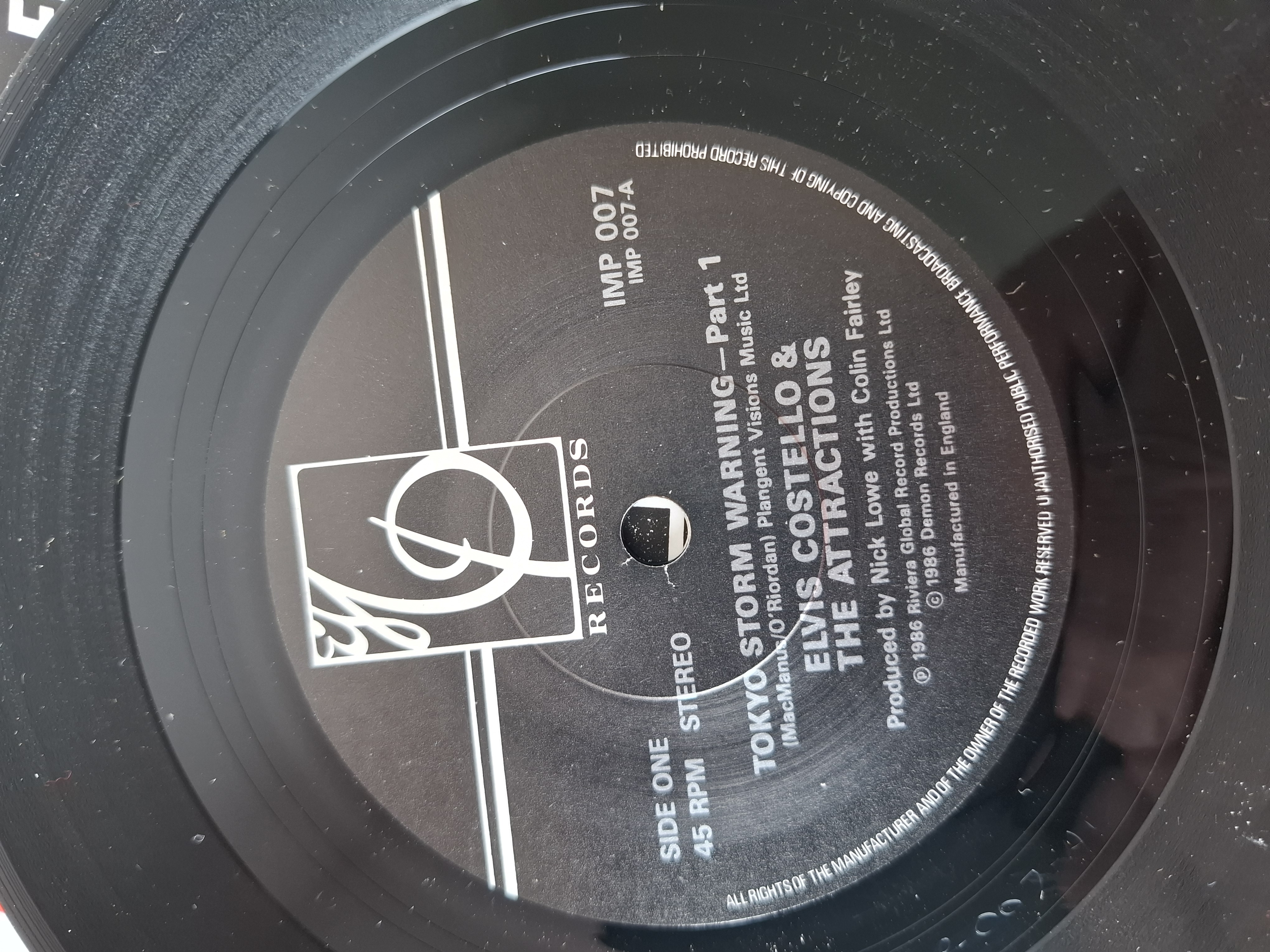 Elvis Costello & the Attractions - Tokyo storm warning