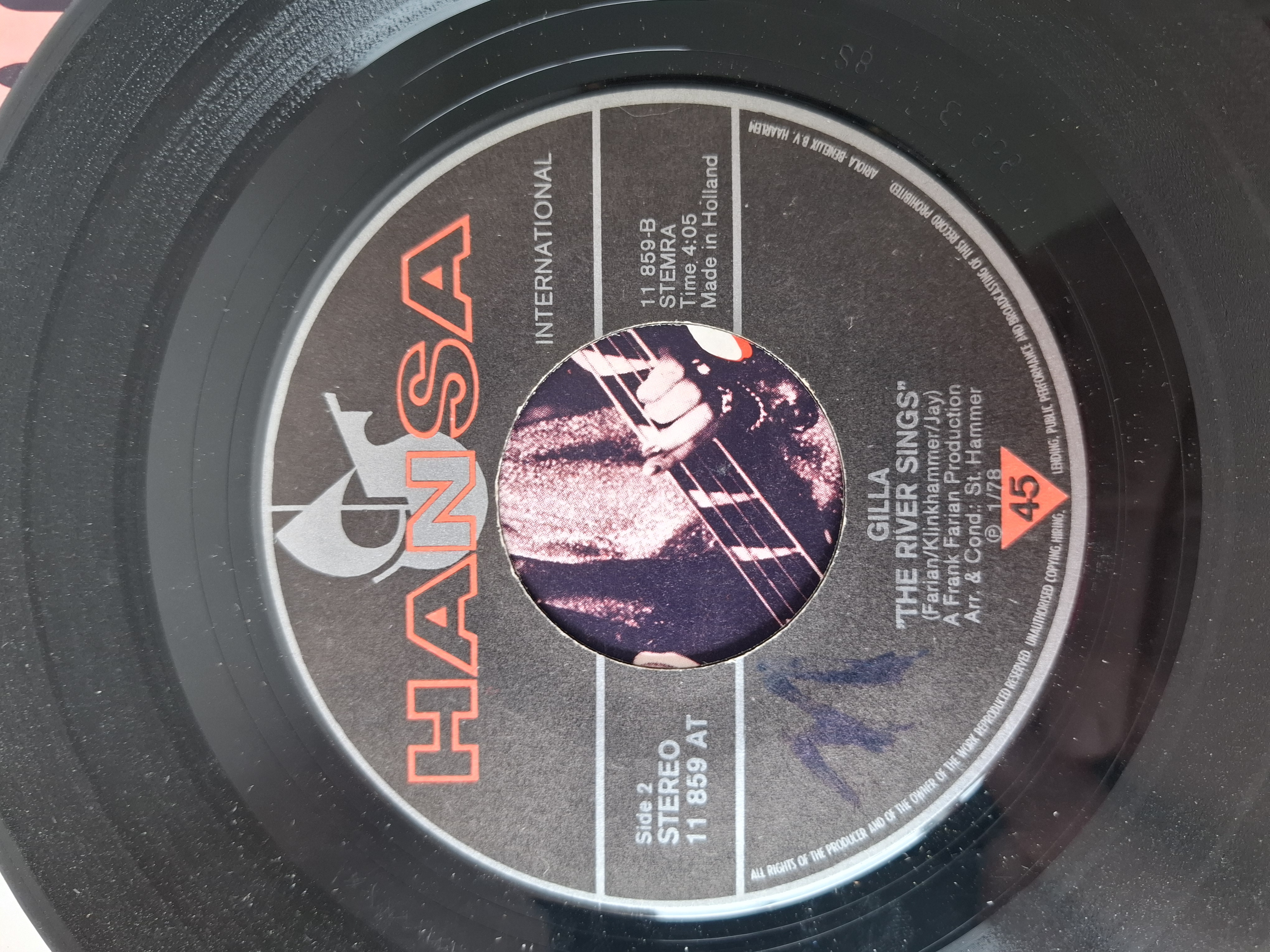 Gilla - Bend me, shape me