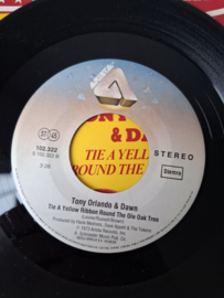 Tony Orlando and Dawn - Tie a yellow ribbon