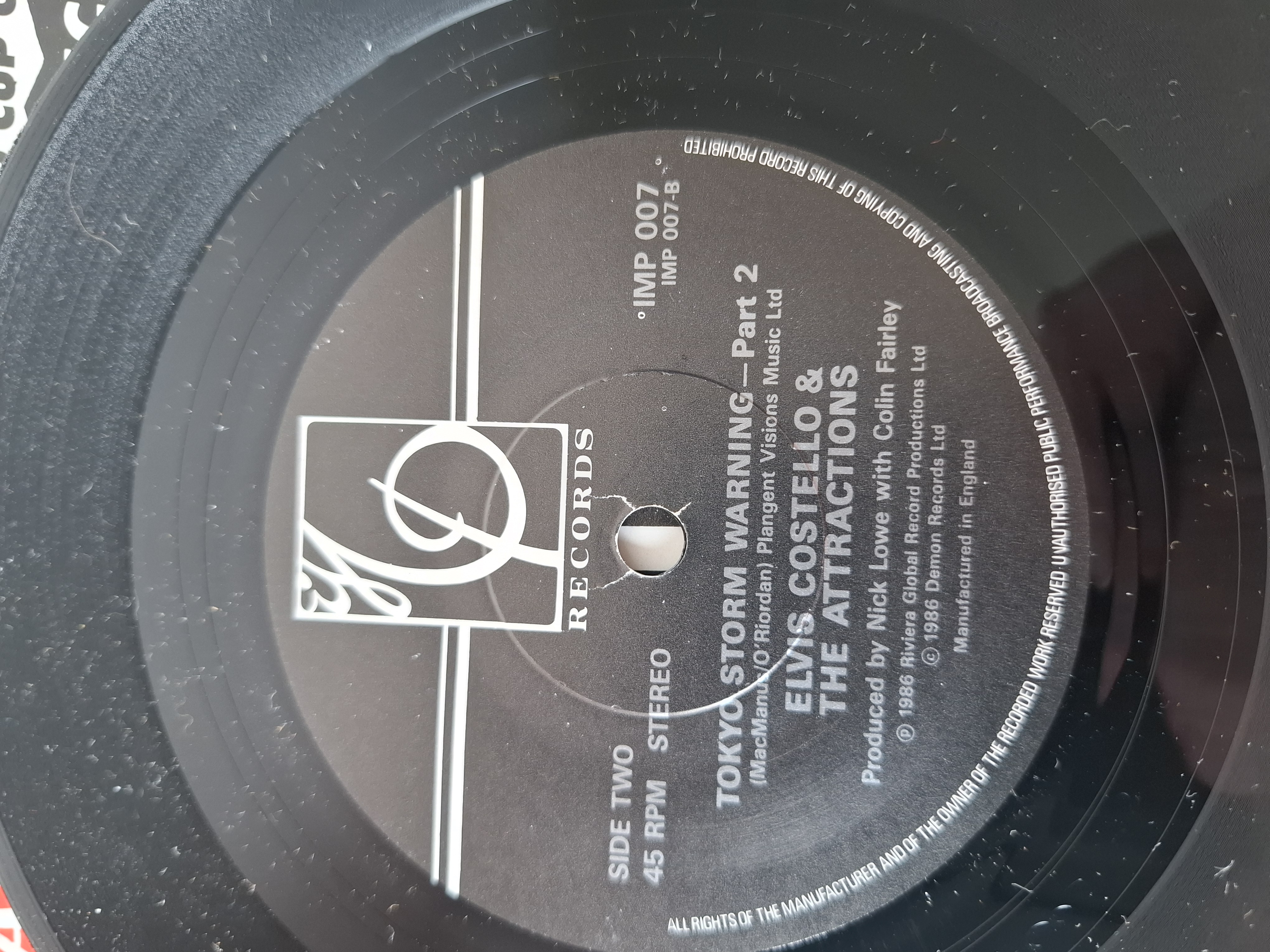 Elvis Costello & the Attractions - Tokyo storm warning
