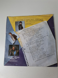 Daryl Hall & John Oates - Adult education