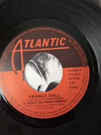 France Gall - Il jouet du piano debout