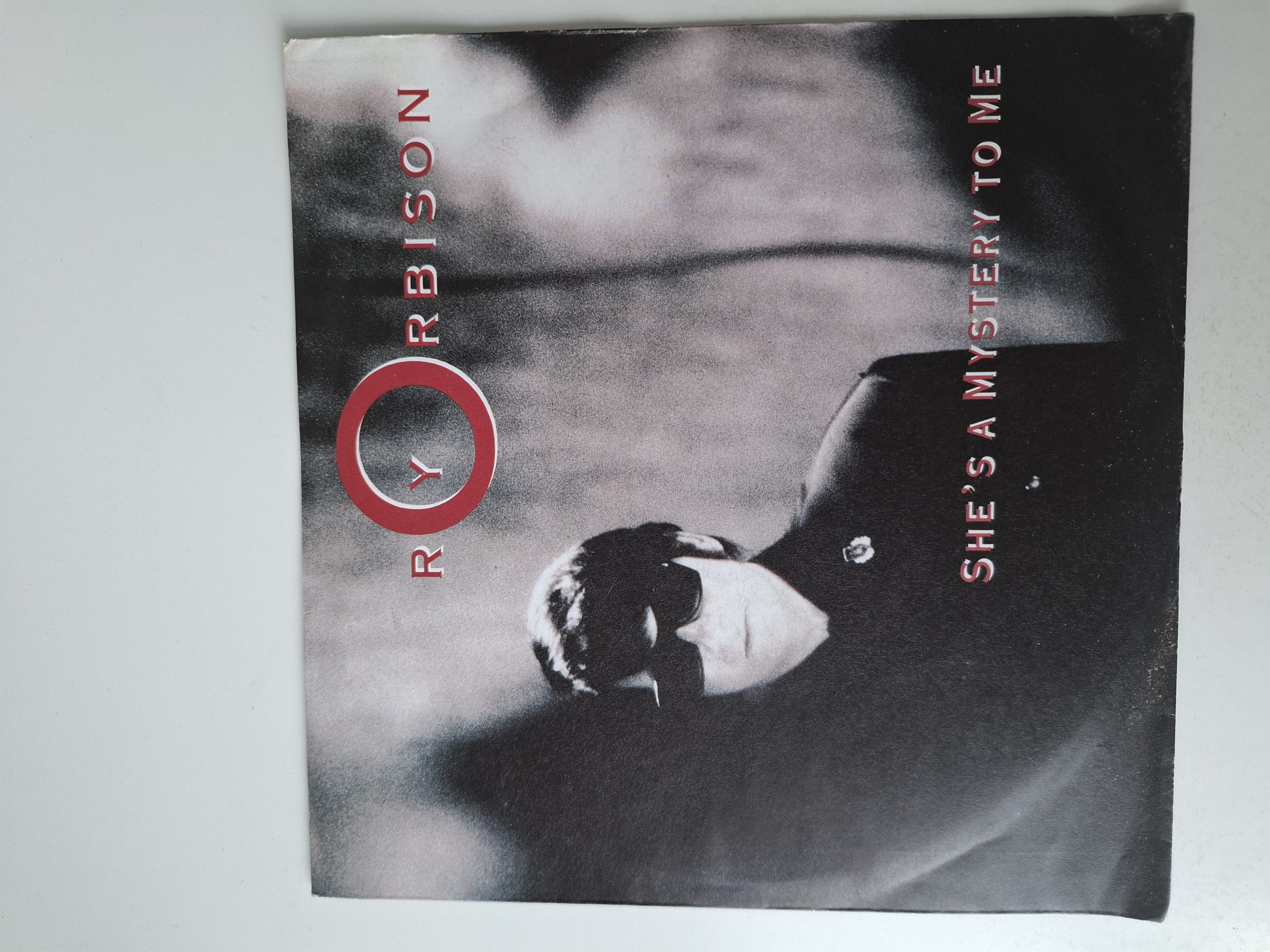 Roy Orbison - She's a mystery to me