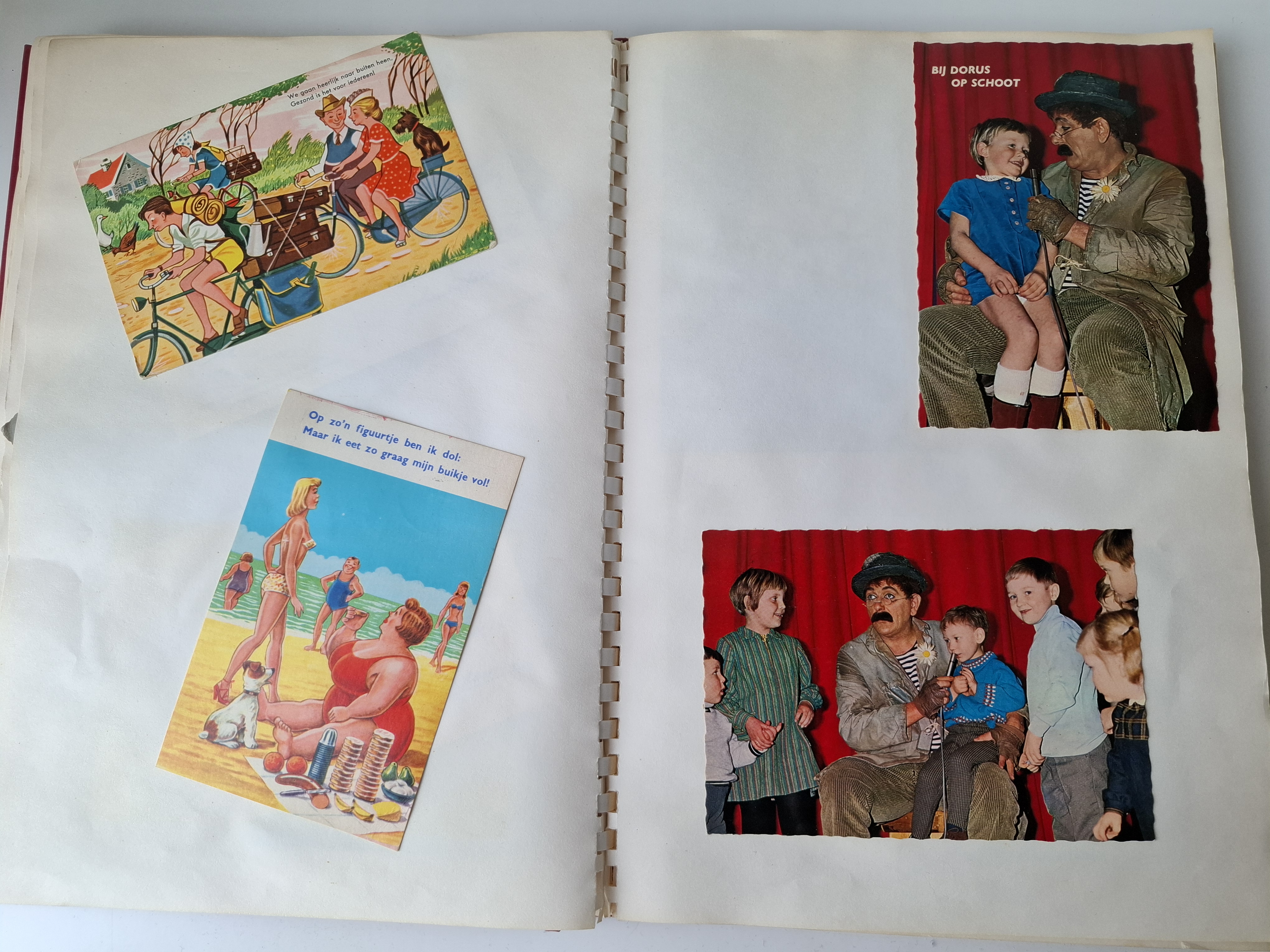 Boek met 154 ansichtkaarten