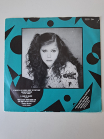 Kirsty Mac Coll - There's a guy works down the chip shop swaer he's Elvis