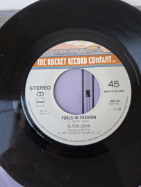 Elton John - Nobody wins