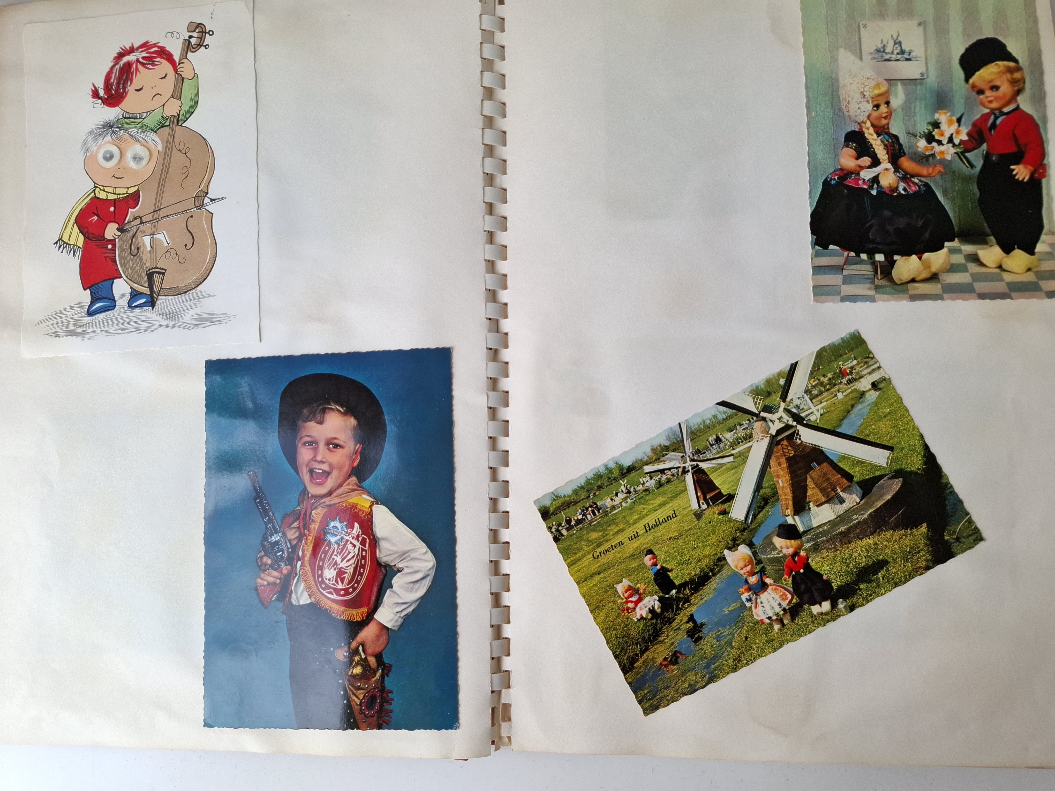 Boek met 154 ansichtkaarten