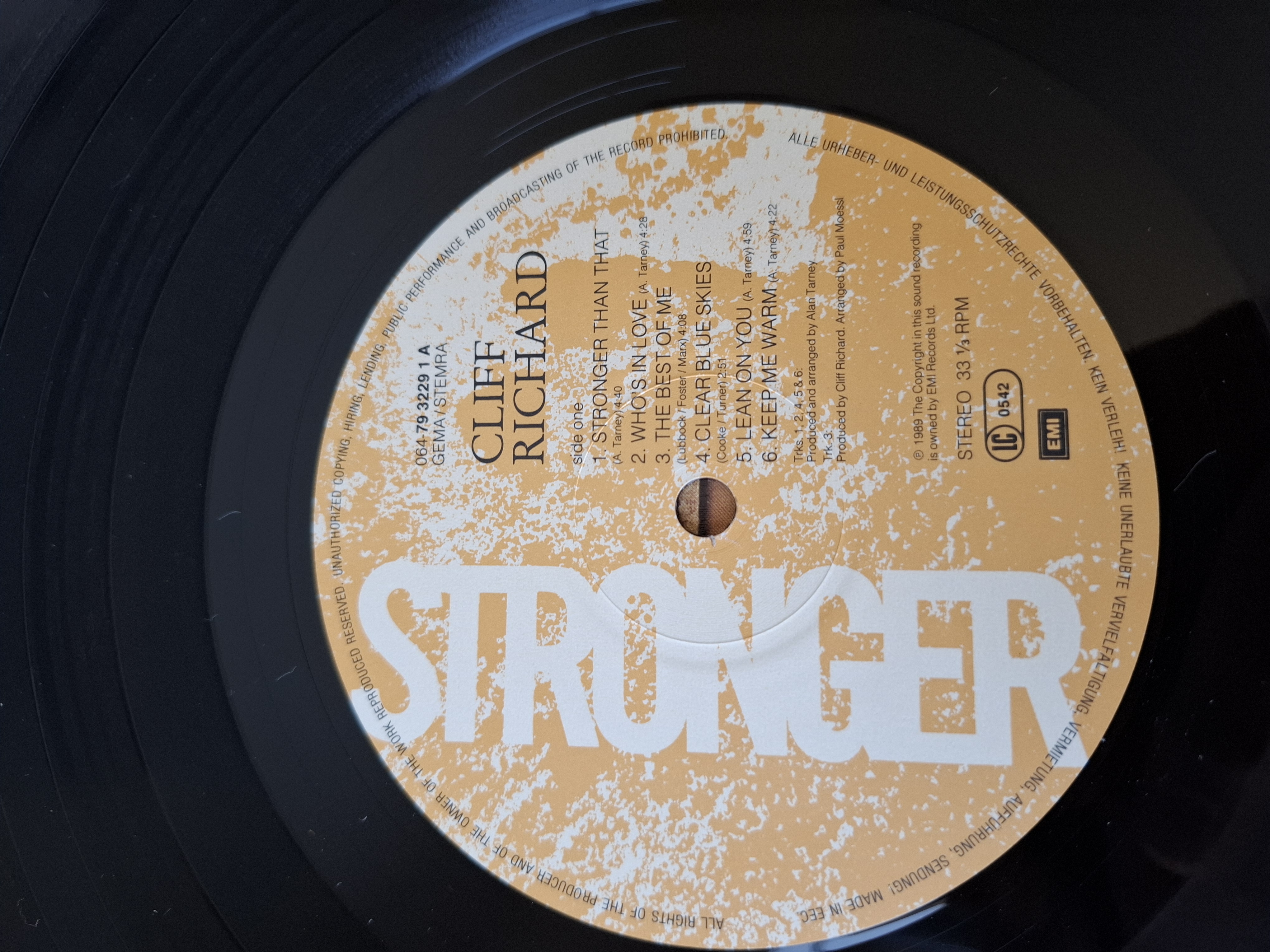 Cliff Richard - Stronger