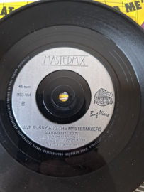 Jive Bunny & The Mastermixers - That sounds good to me