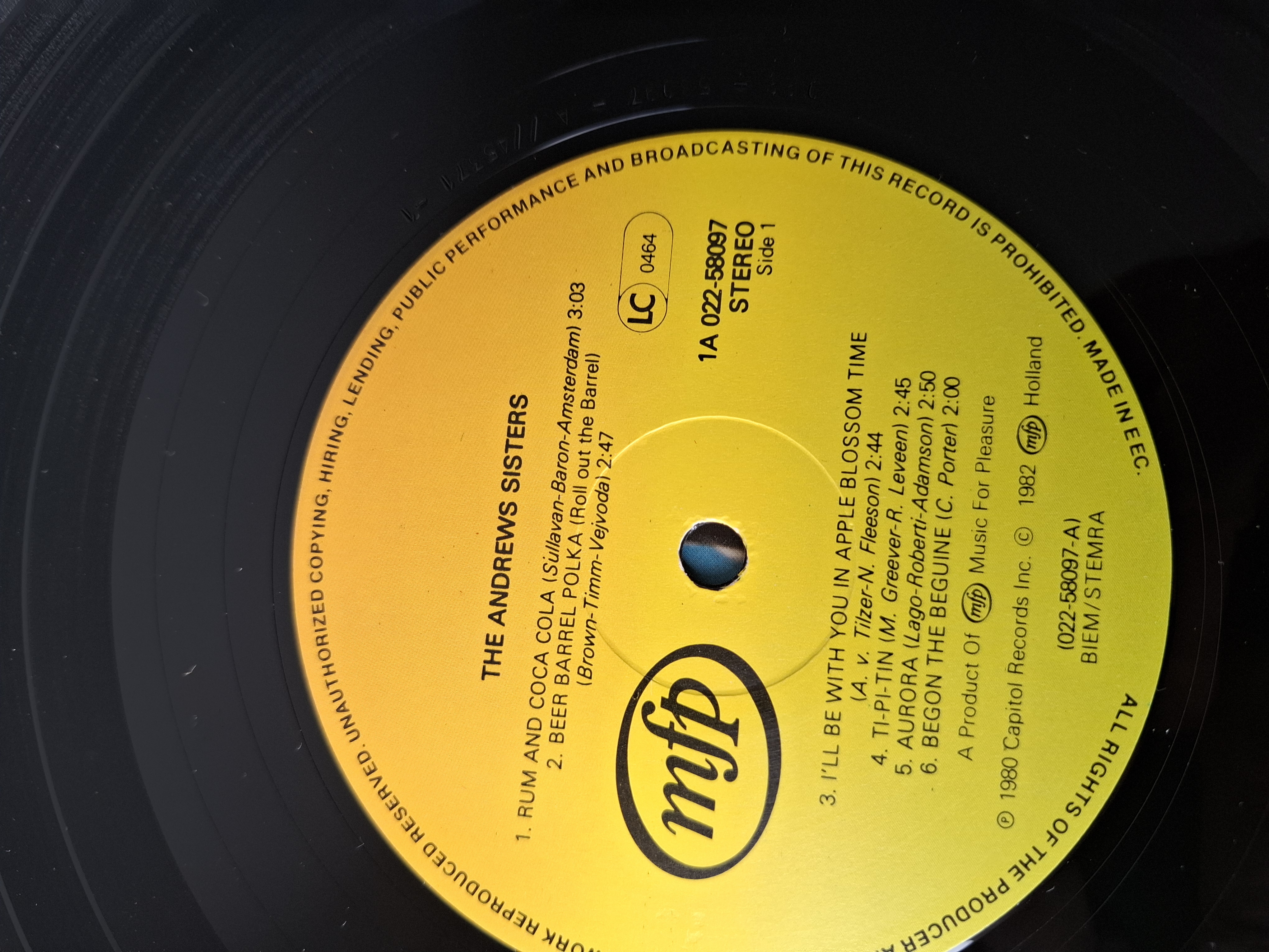 The Andrew sisters - The Andrew sisters