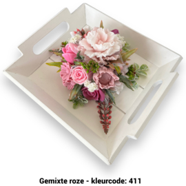 Zeepbloemen op dienblad (met minder bloemen in het midden)