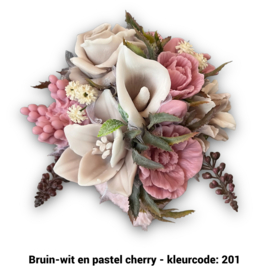 Zeepbloemen in kleine vierkante doos bedekt met bont