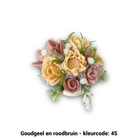 Zeepbloemen in kleine houten pot