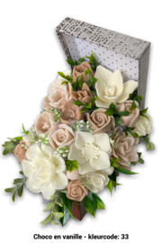 Zeepbloemen in grote rechthoekige doos
