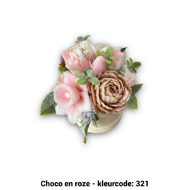 Zeepbloemen in kleine houten pot