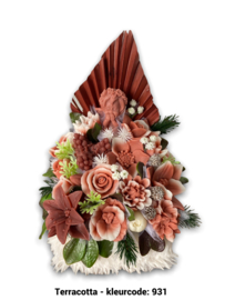 Zeepbloemen in grote vierkante doos met palmblad (met engeltje erin)