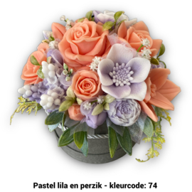 Zeepbloemen in hoge ronde doos
