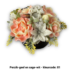 Zeepbloemen in zwarte ovale doos