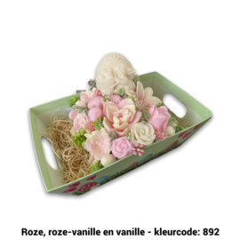 Zeepbloemen in paasmandje