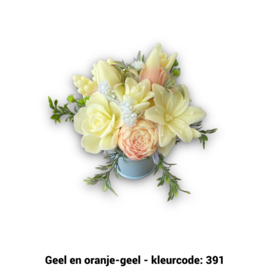 Zeepbloemen in kleine emmer