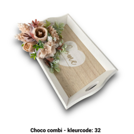 Zeepbloemen op klein dienblad