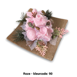 Zeepbloemen op vierkante schaal (met cadeautje erin)
