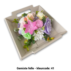 Zeepbloemen op dienblad (met veel meer bloemen)