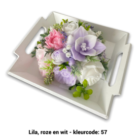 Zeepbloemen op dienblad (met veel meer bloemen)