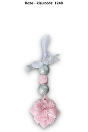 Kerst ketting met blokje en cadeau