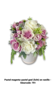 Zeepbloemen in grote keramische pot