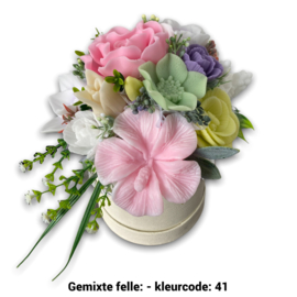 Zeepbloemen in hoge ronde doos