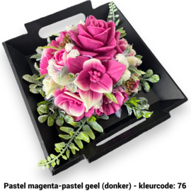 Zeepbloemen op dienblad (met veel meer bloemen)