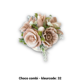 Zeepbloemen in kleine houten pot