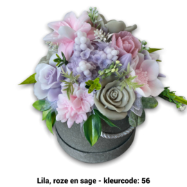Zeepbloemen in hoge ronde doos