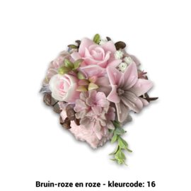 Zeepbloemen in hartvormige doos