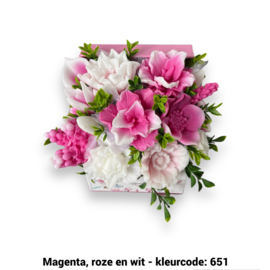 Zeepbloemen in kleine rechthoekige doos