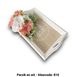 Zeepbloemen op klein dienblad