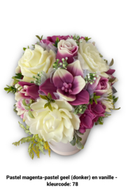 Zeepbloemen in grote keramische pot