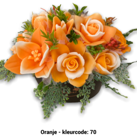 Zeepbloemen in zwarte ovale doos