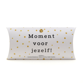 Giftbox - Moment voor jezelf - Badzout Bodyscrub Badballen